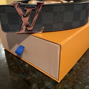 Louie Vuitton Belt sz 40